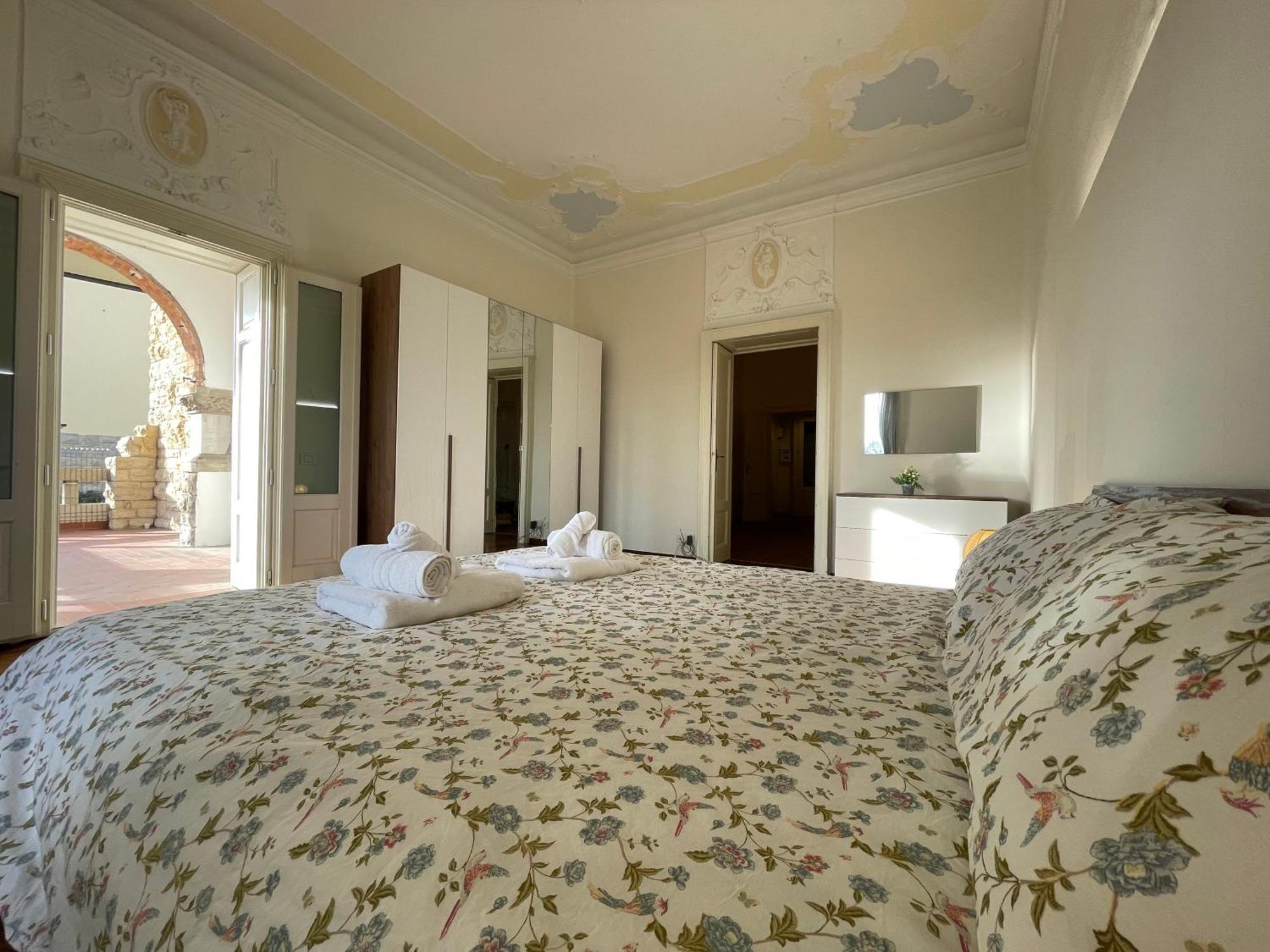 Bg Central Royal Suite Con Parcheggio - Vista Citta Alta Бергамо Екстер'єр фото